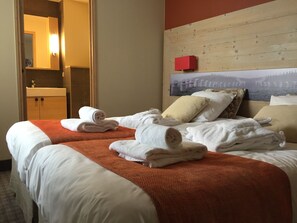 4 bedrooms, in-room safe, iron/ironing board, travel cot