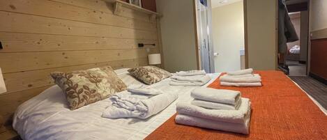 4 bedrooms, in-room safe, iron/ironing board, travel crib