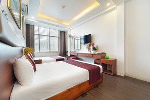 A hotel room with a large bed, a desk with a flat-screen TV, and a window with blinds. - Collection O Eva Hotel District 8 Near Ben Thanh Market (Ho Chi Minh City)