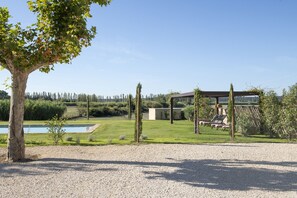 Property grounds - Maison Violette Paradou - pool - garden (Paradou)