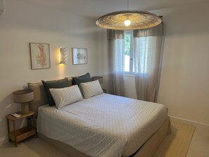 3 chambres, fer et planche à repasser, Wi-Fi, draps fournis