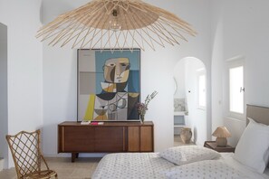 3 bedrooms, desk, iron/ironing board, travel crib