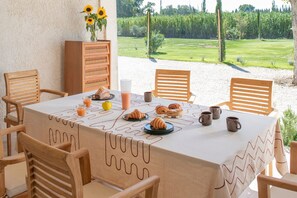 Outdoor dining