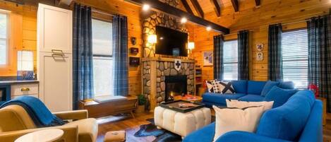 Een smart-tv en een open haard