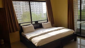 Family Apartment, 3 Bedrooms, Balcony | Laptop workspace, blackout curtains, iron/ironing board, free WiFi