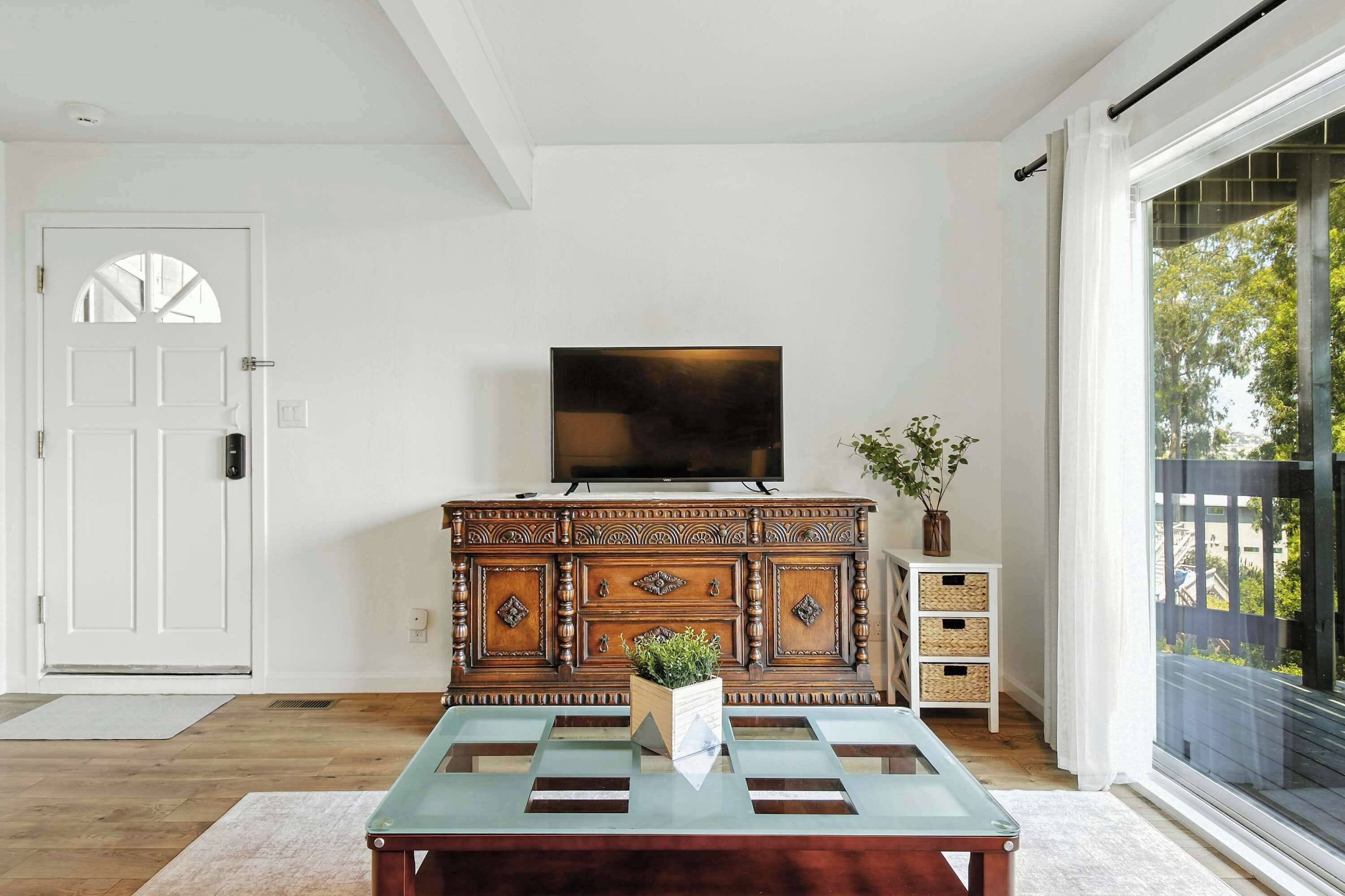 独立别墅 (3 Bedrooms) | 起居区 | 43-英寸纯平电视（配备有线频道）