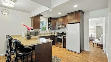 House (3 Bedrooms) | Private kitchen | Fridge, microwave, oven, coffee/tea maker