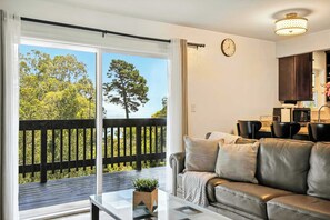 Nhà (3 Bedrooms) | Khu phòng khách