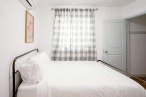 2 bedrooms, iron/ironing board, WiFi, bed sheets - Mins to Fishtown & Center City | GlobeNest (Philadelphia)