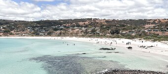 Kangaroo Island Coastal Cottage – Peaceful Stay Near Beach & Sights