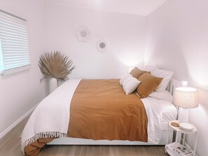 1 habitación, tabla de planchar con plancha, wifi gratis y ropa de cama 