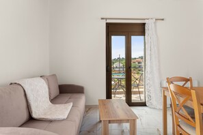 Studio Deluxe - flera sängar - balkong - utsikt mot staden | Vardagsrum | 40-tums smart-tv med digitalkanaler