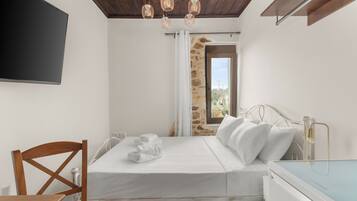 Studio Deluks, balkon, pemandangan kota | Setrika/meja setrika dan Wi-Fi gratis