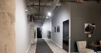 2-bedroom condo in perfect Chicago with WiFi, AC. Start your getaway