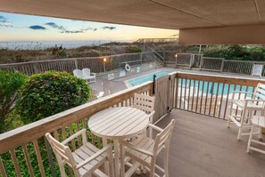 Outdoor dining - Direct Ocean Front 2BR w/ Pool (Nags Head)