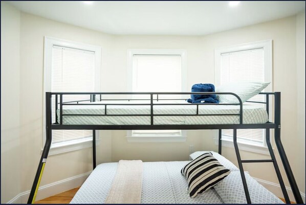 3 bedrooms, free WiFi, bed sheets, wheelchair access