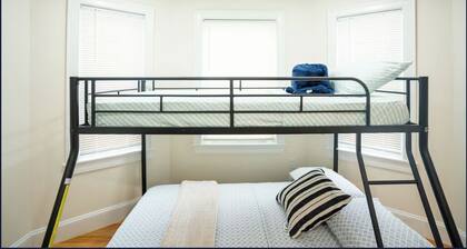 80/3 Boston - 3BR Cozy Apt near Dorchester Center