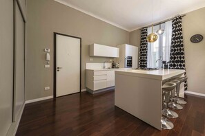 Fridge, oven, stovetop, dishwasher - Florence Central Suite 1 by MMega (Florence)