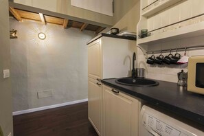 Refrigerador, microondas y parrilla de estufa