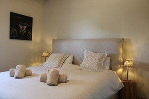 5 Schlafzimmer, Zimmersafe, Schreibtisch, Bügeleisen/Bügelbrett