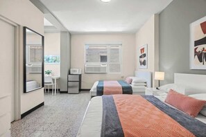 1 bedroom, iron/ironing board, travel cot, free WiFi - Free Breakfast | Near La Placita | Free Parking (San Juan)