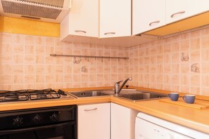 Lägenhet - 2 sovrum | Eget kök | Kylskåp, mikrovågsugn, ugn och spishäll