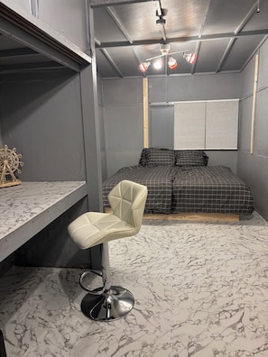 WiFi, bed sheets