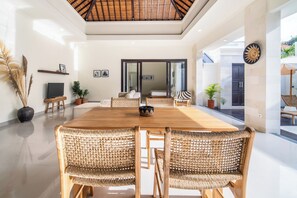 Villa | Dining room