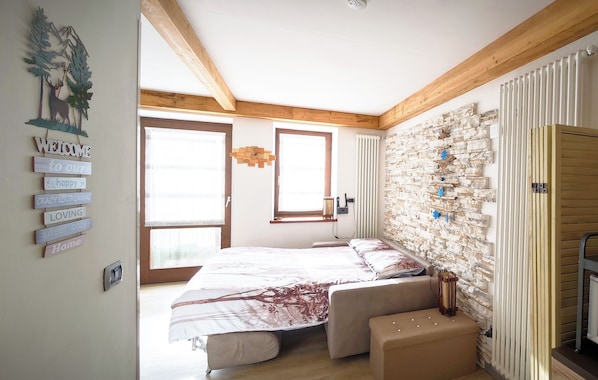 1 habitación, tabla de planchar con plancha, wifi gratis y ropa de cama 