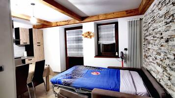 Iron/ironing board, free WiFi, bed sheets