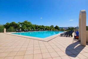 Pool - Apartment 'Sabbia D'oro 203' with shared pool and Wi-Fi (Scialara)