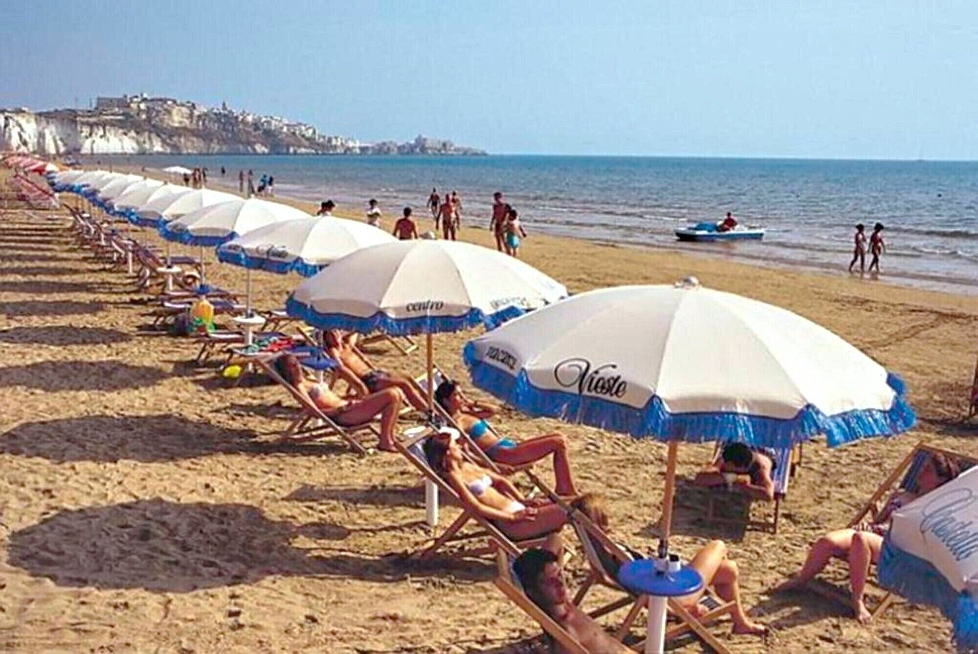 Una spiaggia nelle vicinanze