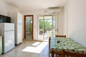 Dining - Apartment 'Sabbia D'oro, 207' with Shared Pool and Wi-Fi (Scialara)