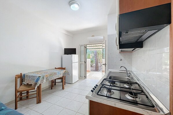 Fridge, stovetop, cookware/dishes/utensils