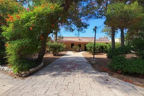 Property grounds - Apartment 'Sabbia D'oro' with Shared Pool and Wi-Fi (Scialara)