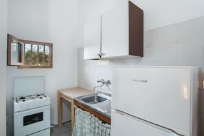 冰箱、炉灶、厨具/餐具