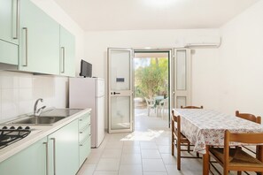 Fridge, stovetop, cookware/dishes/utensils