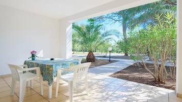 Tempat makan outdoor