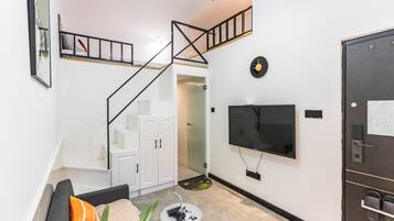 Suite, 1 Double Bed | Living room