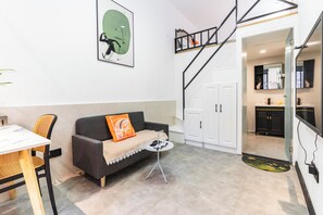 Suite, 1 Double Bed | Living room