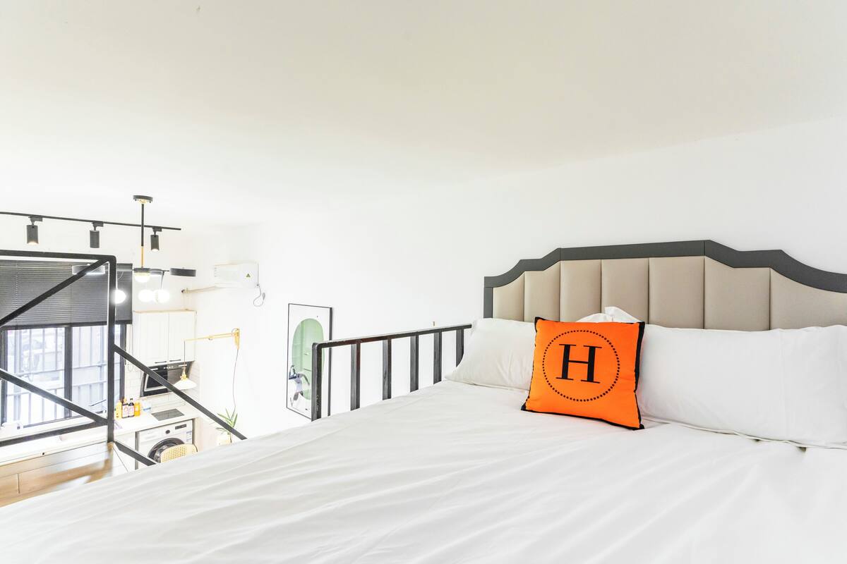 Suite, 1 Double Bed | Blackout drapes, iron/ironing board, free WiFi