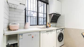 Suite, 1 Double Bed | Private kitchen | Fridge, paper towels, dining tables