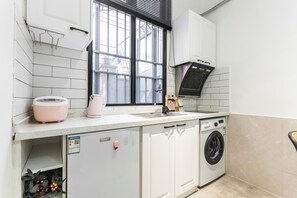 Suite, 1 Double Bed | Private kitchen