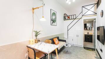 Suite, 1 Double Bed | Living room