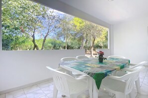 Outdoor dining - Apartment 'Sabbia D'oro, Trilocale 503' with Shared Pool and Wi-Fi (Scialara)