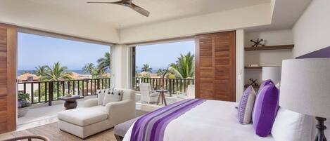 3 dormitorios, caja fuerte, escritorio y tabla de planchar con plancha