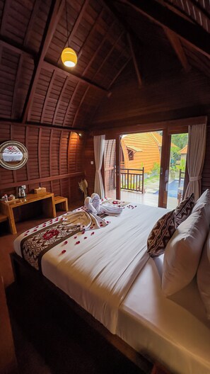 Double Room, Kitchen, Courtyard View