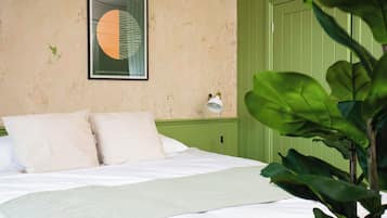 9 bedrooms, iron/ironing board, WiFi, bed sheets