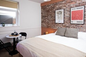 9 habitaciones, tabla de planchar con plancha, wifi y ropa de cama