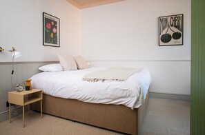 9 bedrooms, iron/ironing board, WiFi, bed sheets